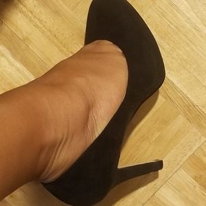 BLACK HEELS